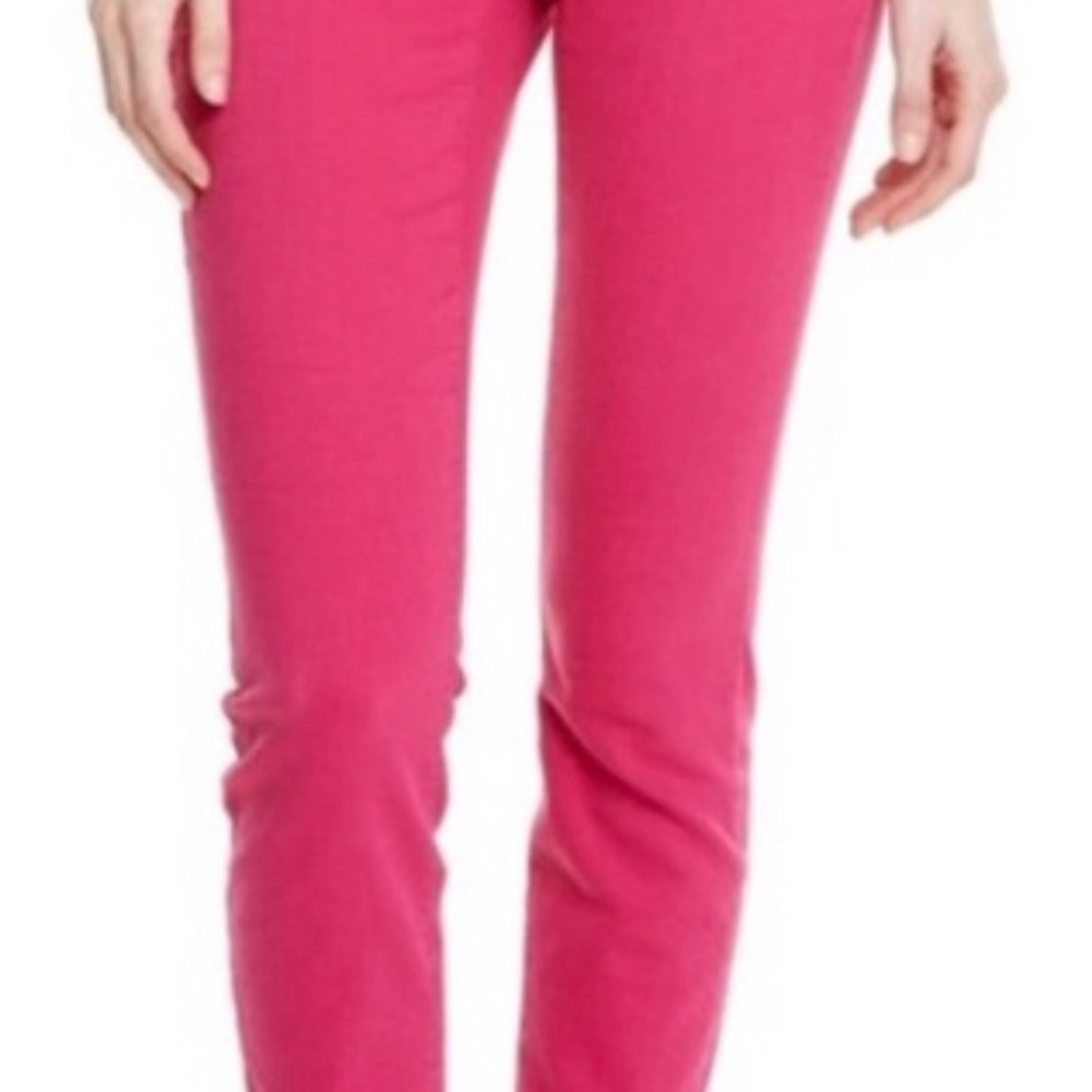 Vineyard vines size 8 jeans in cameo pink. Brand new without tags.